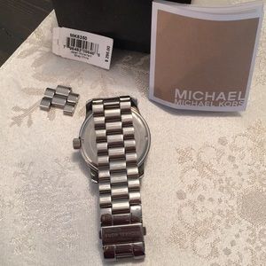 Michael Kors Jewelry - Women’s Michael Kor’s silver and diamond watch Michael Kors Jewelry - Women’s Michael Kor’s silver and diamond watch